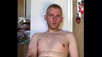 تشغيل انتفاخ كبير الديك ضخمة الدهون ، إنه رجل شقي