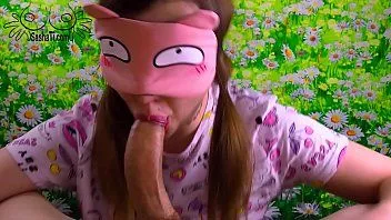 تشغيل الشباب فاتنة مع مثير الشفاه اللسان و titfuck الديك ضخمة! وجهة نظر