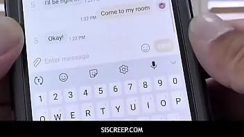 Afspelen Siscreep - ze vond de vinger van haar stiefbroer in haar poesje terwijl ze een.- Diana Grace was