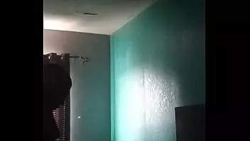 Reproducir ¡¡Me follé a este monstruo en cámara sin que ella lo supiera !!