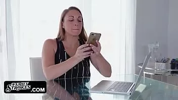 चलाएँ फादर्स डे पर अपनी सौतेली बेटी और पत्नी को चोदना सबसे अच्छा है