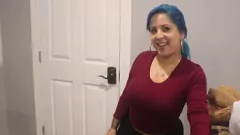 Odtwórz Dostawca od drzwi nie może się oprzeć OGROMNEMU czarnemu kutasowi!!!