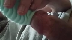 Putar Sayang Terangsang Menguji Mainan Baru: Sesi Masturbasi Tunggal yang Panas dengan Tembakan Air Mani