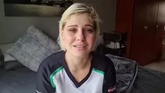 চালান হট স্বর্ণকেশী তার নিখুঁত মাই সঙ্গে ছোট মোরগ 'পুরুষদের' অপমান