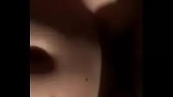 Jouer Petite fille enregistre sa première sextape