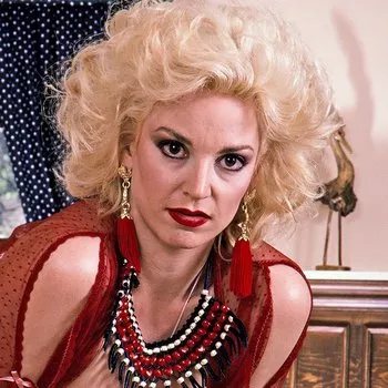 Actrita Chessie Moore