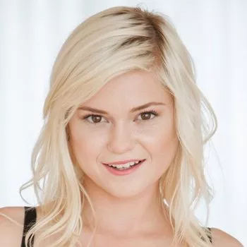 अभिनेता Chloe Foster