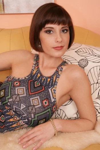 قناة Ana Bell Evans