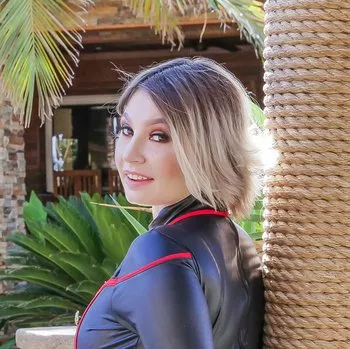 পর্নস্টার Cara May