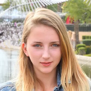 Actrita Macy Meadows